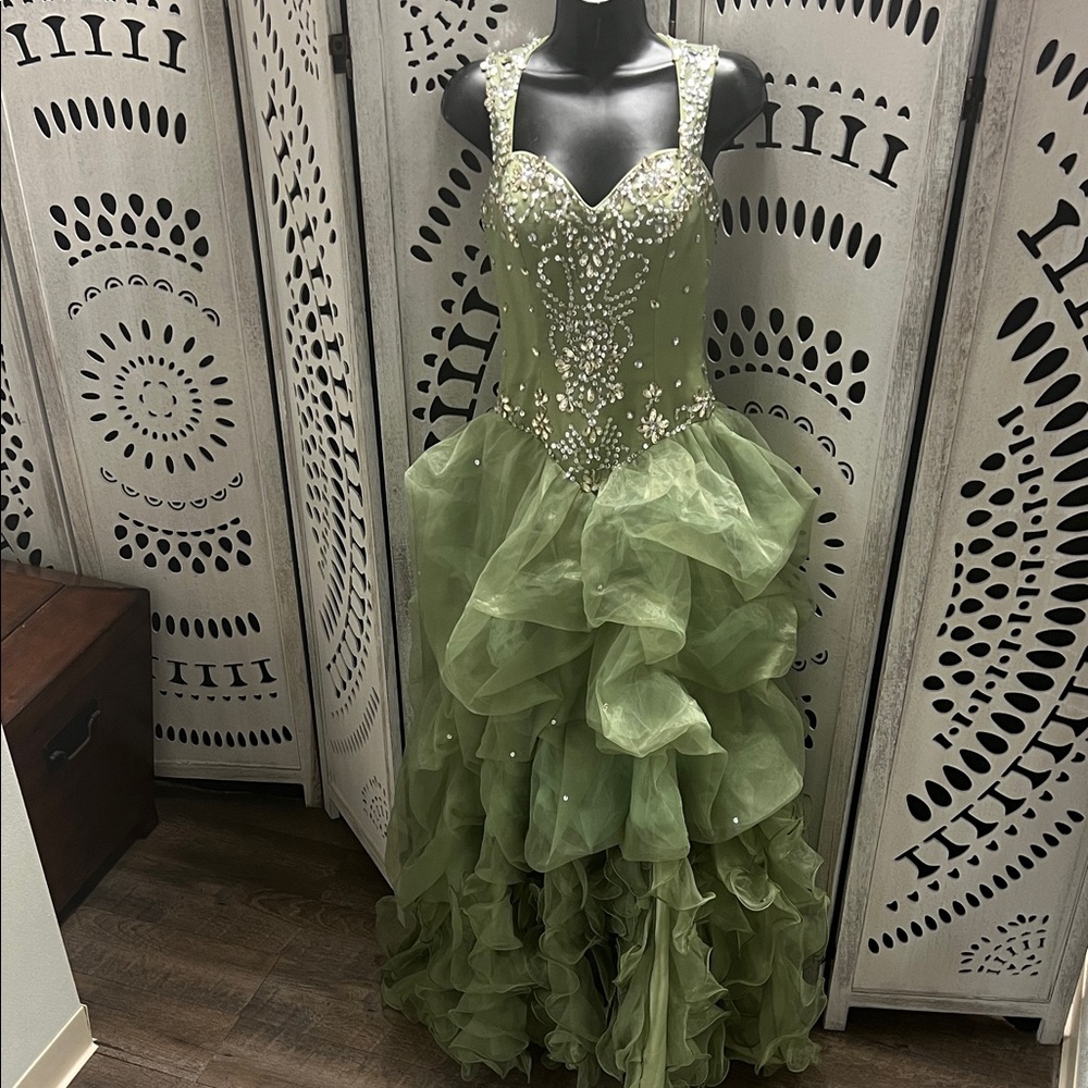 Elegant Green Evening Gown